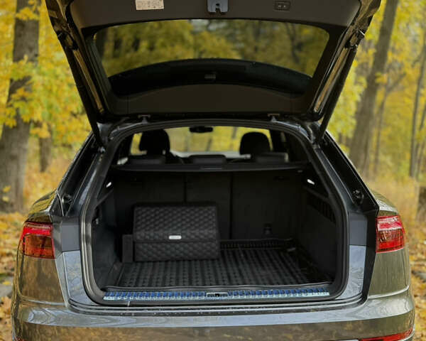 Серый Ауди Q8, объемом двигателя 3 л и пробегом 15 тыс. км за 99500 $, фото 8 на Automoto.ua