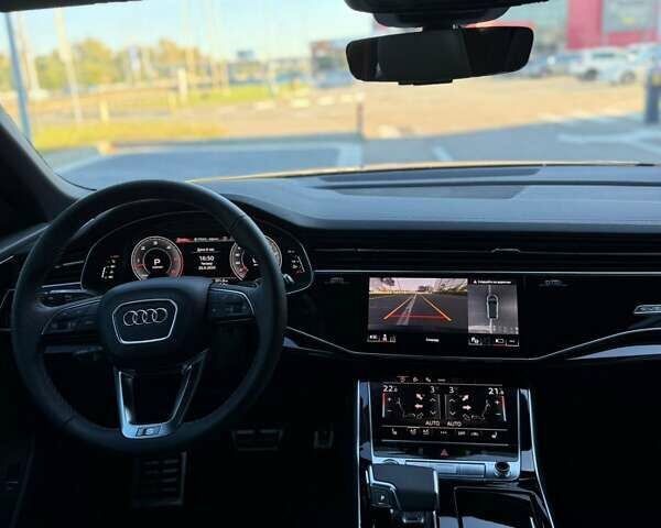 Серый Ауди Q8, объемом двигателя 2.97 л и пробегом 15 тыс. км за 101500 $, фото 2 на Automoto.ua