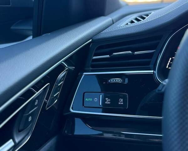 Серый Ауди Q8, объемом двигателя 2.97 л и пробегом 15 тыс. км за 101500 $, фото 4 на Automoto.ua