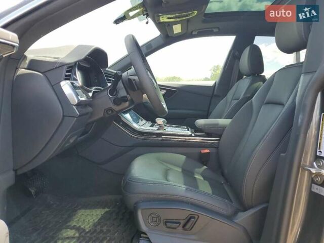 Серый Ауди Q8, объемом двигателя 0 л и пробегом 2 тыс. км за 35000 $, фото 7 на Automoto.ua