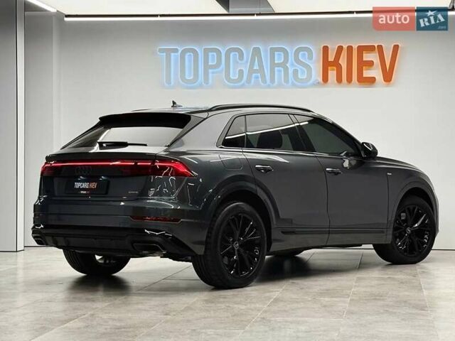 Серый Ауди Q8, объемом двигателя 3 л и пробегом 1 тыс. км за 106900 $, фото 4 на Automoto.ua