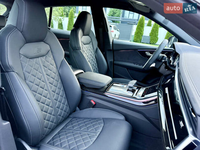 Серый Ауди Q8, объемом двигателя 3 л и пробегом 1 тыс. км за 115900 $, фото 29 на Automoto.ua
