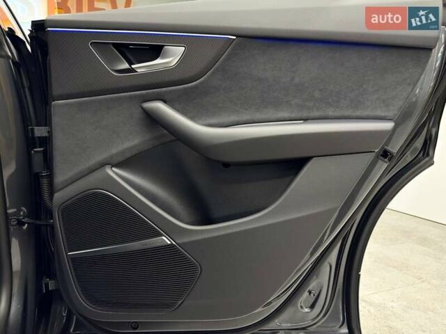 Серый Ауди Q8, объемом двигателя 3 л и пробегом 1 тыс. км за 106900 $, фото 37 на Automoto.ua