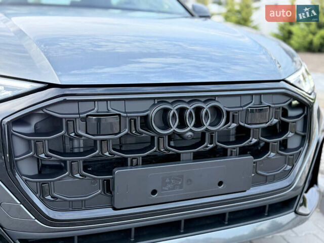 Серый Ауди Q8, объемом двигателя 3 л и пробегом 1 тыс. км за 115900 $, фото 5 на Automoto.ua
