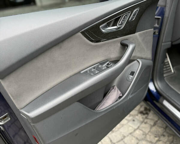 Синий Ауди Q8, объемом двигателя 3 л и пробегом 220 тыс. км за 56000 $, фото 3 на Automoto.ua