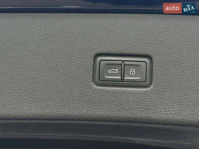 Синий Ауди Q8, объемом двигателя 2.97 л и пробегом 156 тыс. км за 61700 $, фото 14 на Automoto.ua