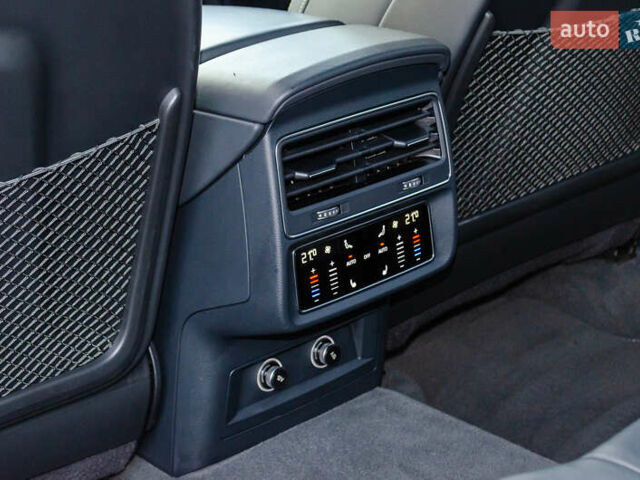 Синий Ауди Q8, объемом двигателя 3 л и пробегом 210 тыс. км за 49990 $, фото 36 на Automoto.ua
