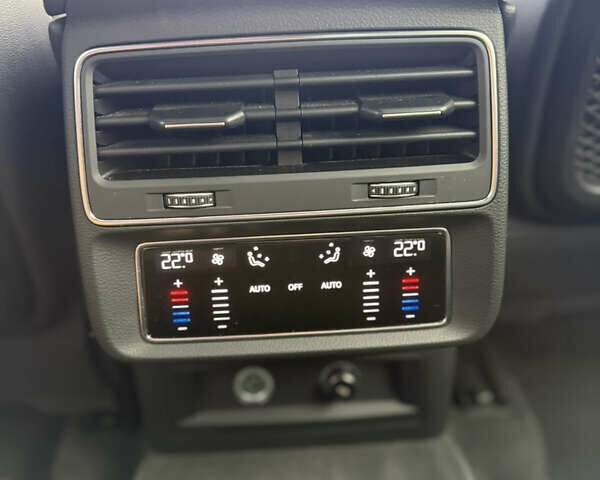 Синий Ауди Q8, объемом двигателя 2.97 л и пробегом 137 тыс. км за 60900 $, фото 5 на Automoto.ua