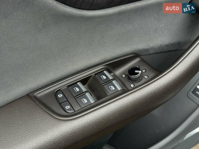 Синий Ауди Q8, объемом двигателя 2.97 л и пробегом 156 тыс. км за 61700 $, фото 18 на Automoto.ua