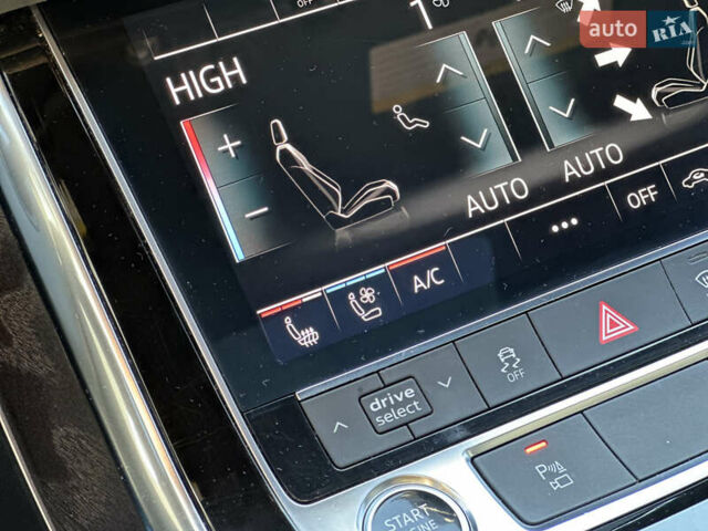 Ауди Q8 2020 в Луцке на Automoto.ua Синий Ауди Q8, объемом двигателя 3 л и пробегом 101 тыс. км за 38700 $, фото 16 на Automoto.ua