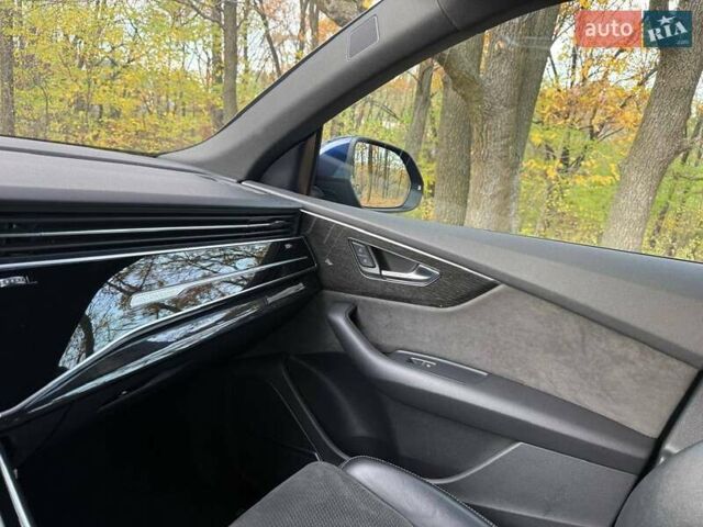 Синий Ауди Q8, объемом двигателя 2.97 л и пробегом 143 тыс. км за 62500 $, фото 4 на Automoto.ua
