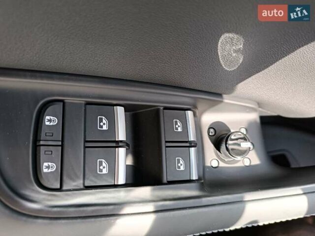 Синий Ауди Q8, объемом двигателя 3 л и пробегом 50 тыс. км за 67200 $, фото 4 на Automoto.ua