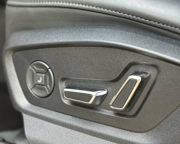 Синий Ауди Q8, объемом двигателя 3 л и пробегом 27 тыс. км за 74500 $, фото 35 на Automoto.ua