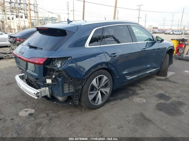 Синий Ауди Q8, объемом двигателя 0 л и пробегом 17 тыс. км за 40000 $, фото 5 на Automoto.ua