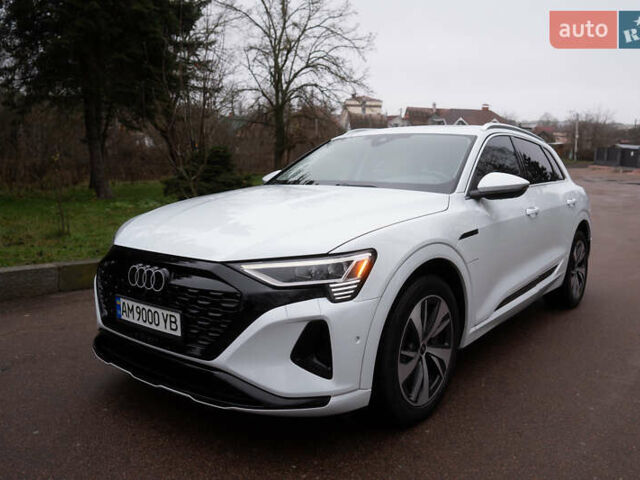 Белый Ауди Q8 e-tron, объемом двигателя 0 л и пробегом 30 тыс. км за 53500 $, фото 10 на Automoto.ua