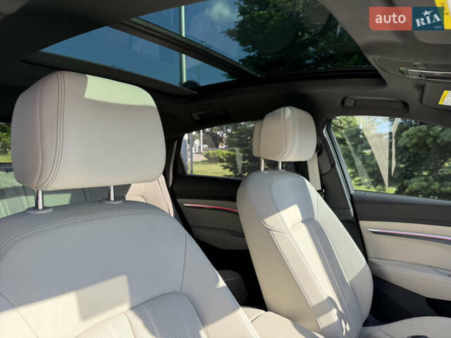 Белый Ауди Q8 e-tron, объемом двигателя 0 л и пробегом 10 тыс. км за 52000 $, фото 12 на Automoto.ua