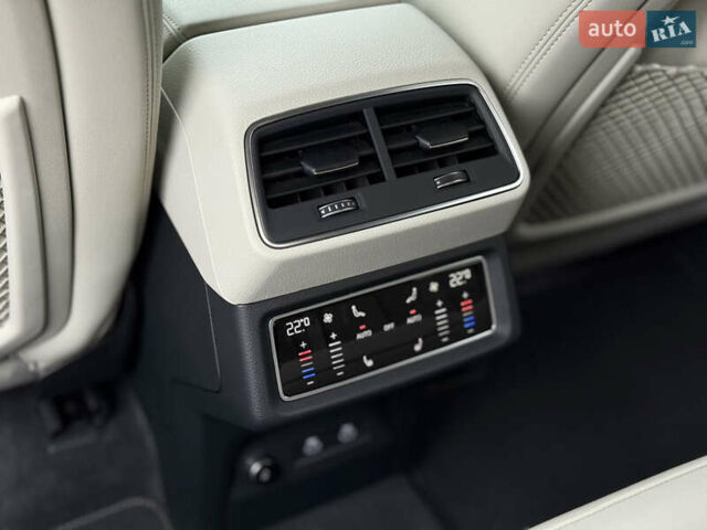 Белый Ауди Q8 e-tron, объемом двигателя 0 л и пробегом 17 тыс. км за 56500 $, фото 44 на Automoto.ua