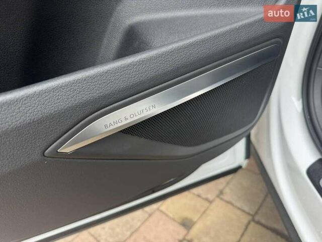 Белый Ауди Q8 e-tron, объемом двигателя 0 л и пробегом 63 тыс. км за 47800 $, фото 55 на Automoto.ua