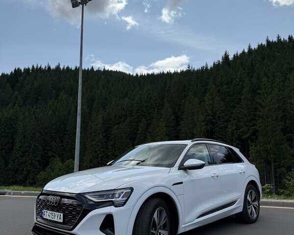 Білий Ауді Q8 e-tron, об'ємом двигуна 0 л та пробігом 5 тис. км за 46999 $, фото 5 на Automoto.ua