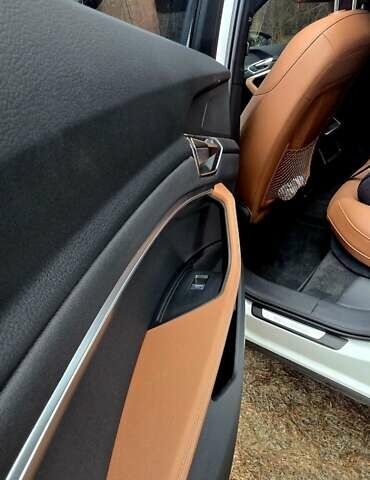 Білий Ауді Q8 e-tron, об'ємом двигуна 0 л та пробігом 17 тис. км за 50000 $, фото 35 на Automoto.ua