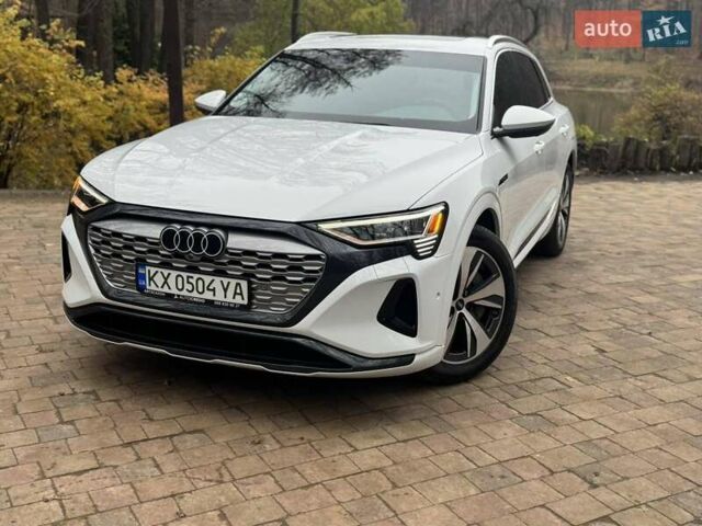 Белый Ауди Q8 e-tron, объемом двигателя 0 л и пробегом 63 тыс. км за 47800 $, фото 13 на Automoto.ua