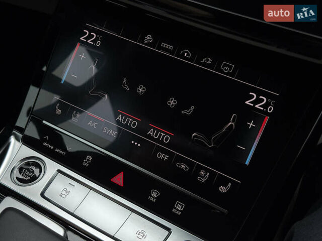 Белый Ауди Q8 e-tron, объемом двигателя 0 л и пробегом 17 тыс. км за 56500 $, фото 73 на Automoto.ua