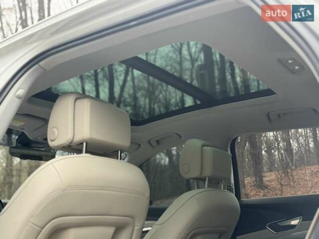 Белый Ауди Q8 e-tron, объемом двигателя 0 л и пробегом 63 тыс. км за 47800 $, фото 59 на Automoto.ua