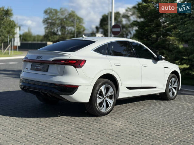 Белый Ауди Q8 e-tron, объемом двигателя 0 л и пробегом 10 тыс. км за 52000 $, фото 18 на Automoto.ua
