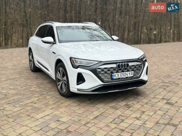 Белый Ауди Q8 e-tron, объемом двигателя 0 л и пробегом 63 тыс. км за 47800 $, фото 47 на Automoto.ua