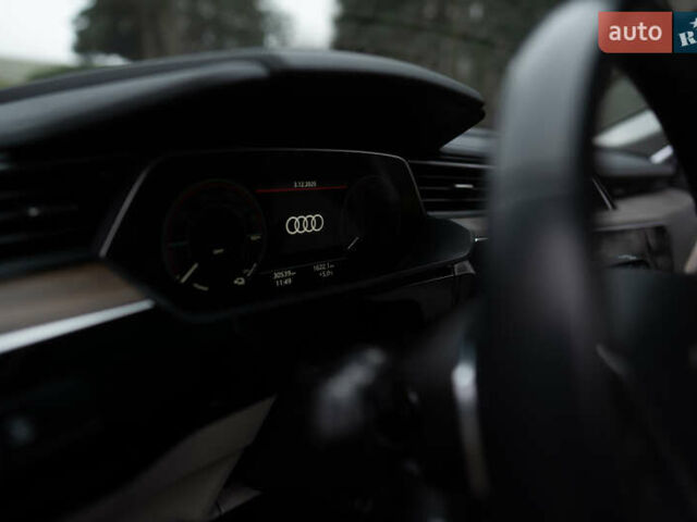 Белый Ауди Q8 e-tron, объемом двигателя 0 л и пробегом 30 тыс. км за 53500 $, фото 6 на Automoto.ua