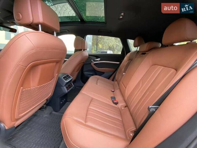 Білий Ауді Q8 e-tron, об'ємом двигуна 0 л та пробігом 3 тис. км за 59000 $, фото 32 на Automoto.ua