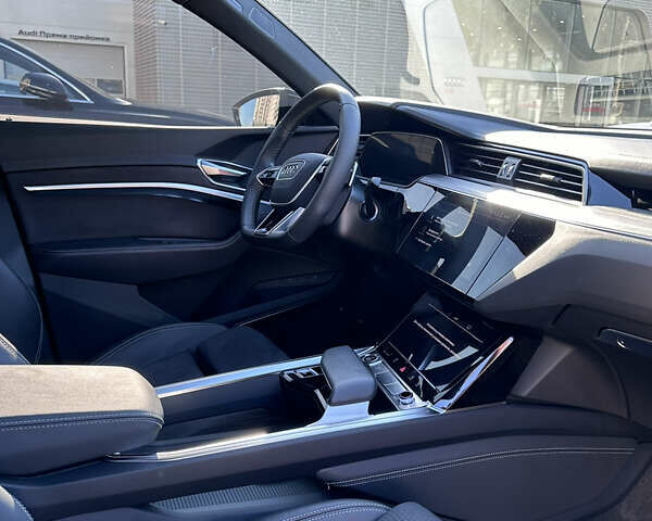 Білий Ауді Q8 e-tron, об'ємом двигуна 0 л та пробігом 24 тис. км за 67500 $, фото 1 на Automoto.ua