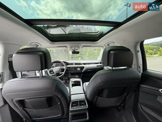 Білий Ауді Q8 e-tron, об'ємом двигуна 0 л та пробігом 5 тис. км за 46999 $, фото 25 на Automoto.ua