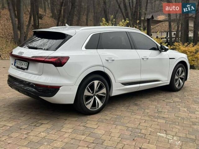 Белый Ауди Q8 e-tron, объемом двигателя 0 л и пробегом 63 тыс. км за 47800 $, фото 44 на Automoto.ua