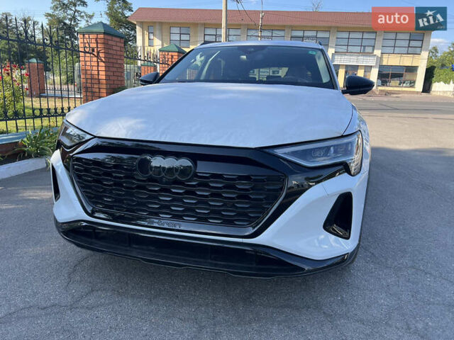 Белый Ауди Q8 e-tron, объемом двигателя 0 л и пробегом 2 тыс. км за 59500 $, фото 18 на Automoto.ua