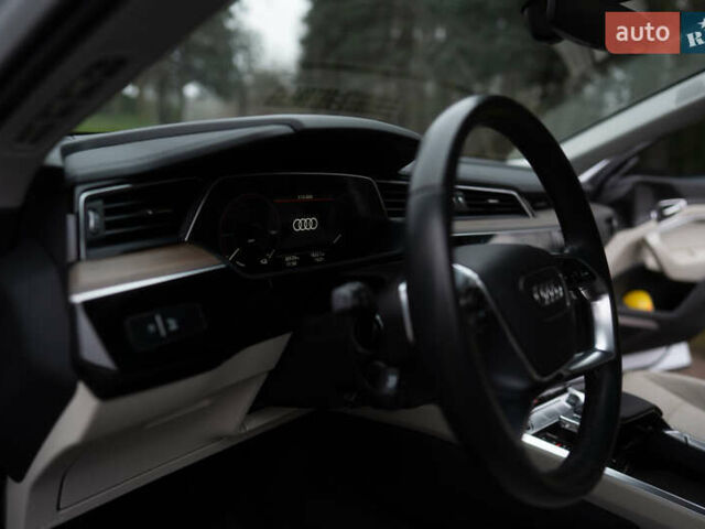 Белый Ауди Q8 e-tron, объемом двигателя 0 л и пробегом 30 тыс. км за 53500 $, фото 22 на Automoto.ua