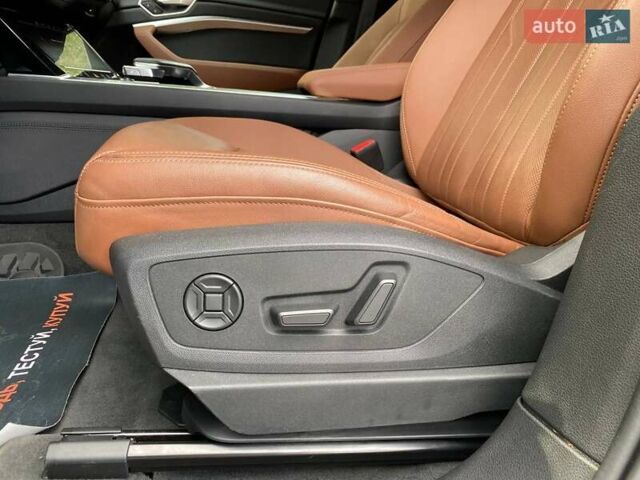 Білий Ауді Q8 e-tron, об'ємом двигуна 0 л та пробігом 3 тис. км за 59000 $, фото 18 на Automoto.ua
