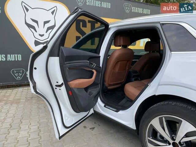 Білий Ауді Q8 e-tron, об'ємом двигуна 0 л та пробігом 3 тис. км за 59000 $, фото 31 на Automoto.ua