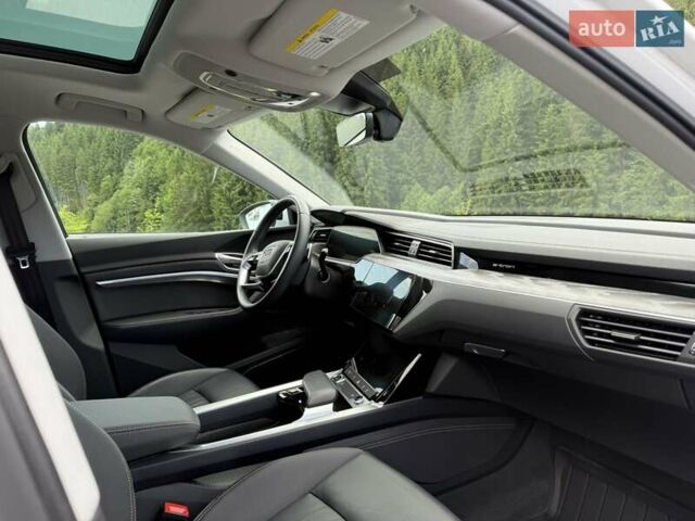 Білий Ауді Q8 e-tron, об'ємом двигуна 0 л та пробігом 5 тис. км за 46999 $, фото 19 на Automoto.ua
