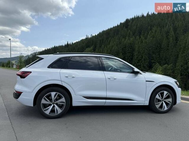 Білий Ауді Q8 e-tron, об'ємом двигуна 0 л та пробігом 5 тис. км за 46999 $, фото 11 на Automoto.ua