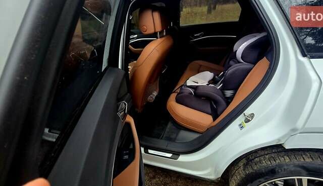 Білий Ауді Q8 e-tron, об'ємом двигуна 0 л та пробігом 17 тис. км за 50000 $, фото 37 на Automoto.ua