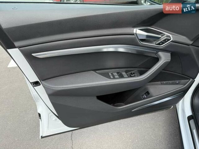 Білий Ауді Q8 e-tron, об'ємом двигуна 0 л та пробігом 5 тис. км за 46999 $, фото 31 на Automoto.ua