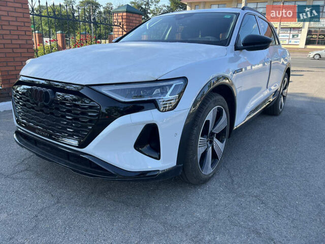 Белый Ауди Q8 e-tron, объемом двигателя 0 л и пробегом 2 тыс. км за 59500 $, фото 19 на Automoto.ua
