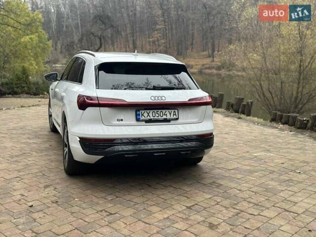Белый Ауди Q8 e-tron, объемом двигателя 0 л и пробегом 63 тыс. км за 47800 $, фото 30 на Automoto.ua