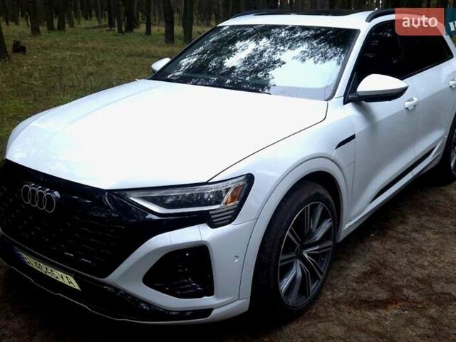 Білий Ауді Q8 e-tron, об'ємом двигуна 0 л та пробігом 17 тис. км за 50000 $, фото 6 на Automoto.ua