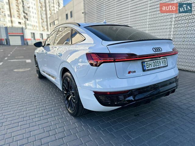 Білий Ауді Q8 e-tron, об'ємом двигуна 0 л та пробігом 24 тис. км за 67500 $, фото 7 на Automoto.ua
