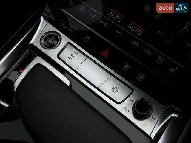 Белый Ауди Q8 e-tron, объемом двигателя 0 л и пробегом 17 тыс. км за 56500 $, фото 74 на Automoto.ua