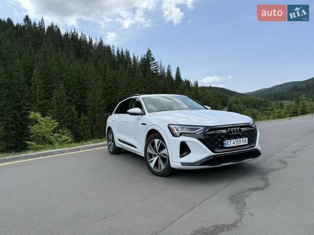 Білий Ауді Q8 e-tron, об'ємом двигуна 0 л та пробігом 5 тис. км за 46999 $, фото 4 на Automoto.ua