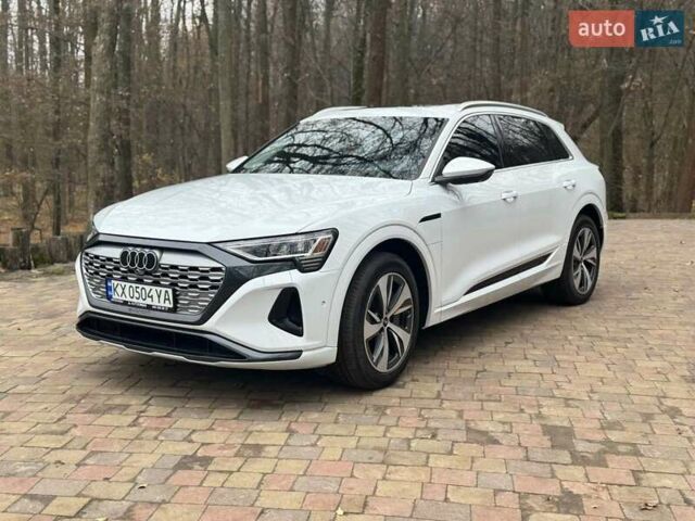 Белый Ауди Q8 e-tron, объемом двигателя 0 л и пробегом 63 тыс. км за 47800 $, фото 52 на Automoto.ua