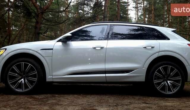 Білий Ауді Q8 e-tron, об'ємом двигуна 0 л та пробігом 17 тис. км за 50000 $, фото 15 на Automoto.ua